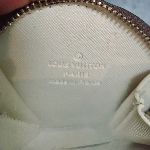 LV round coin pursein Monogram canvas with white interior - Picture 2 of 3